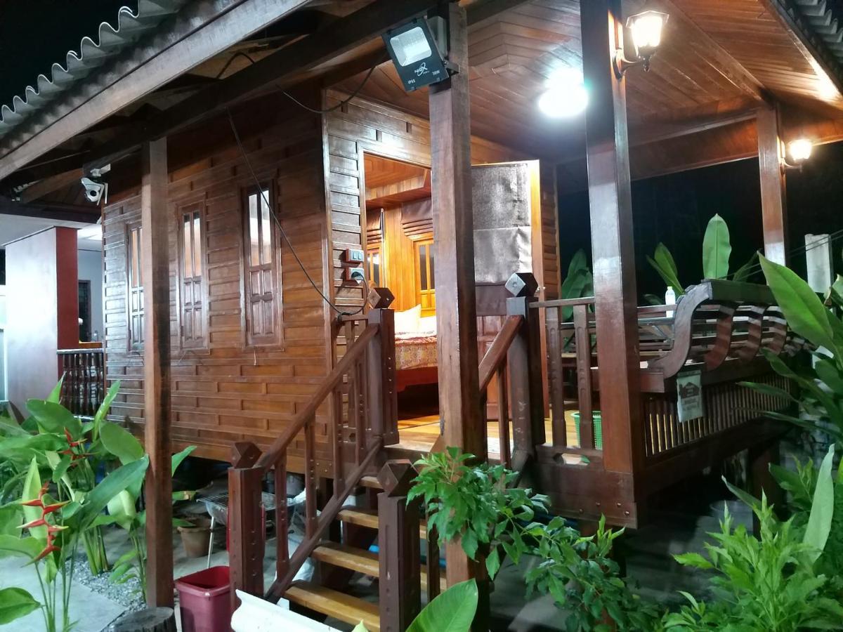 บ้านทะเลอิ่มเอม Bann Talay Im Eimm Ban Phe Exterior foto