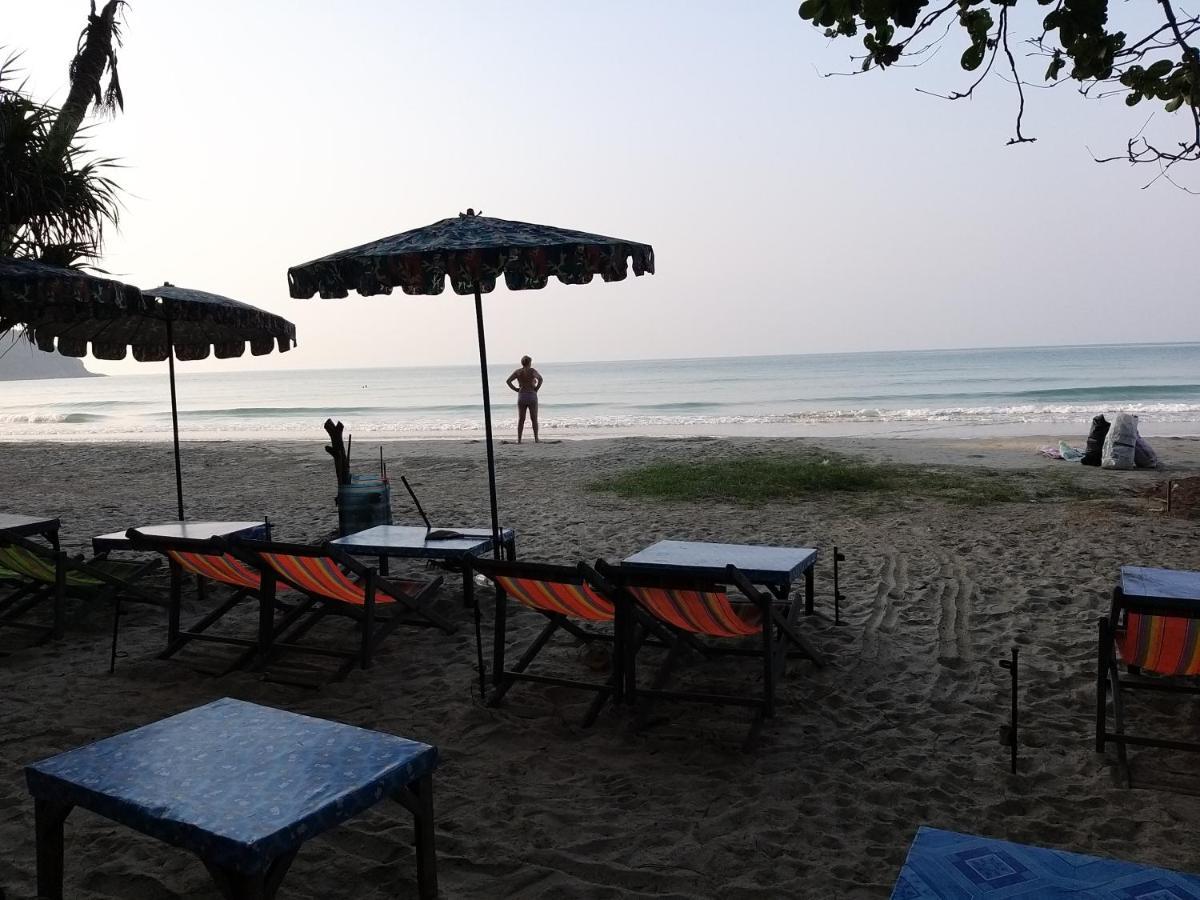 บ้านทะเลอิ่มเอม Bann Talay Im Eimm Ban Phe Exterior foto
