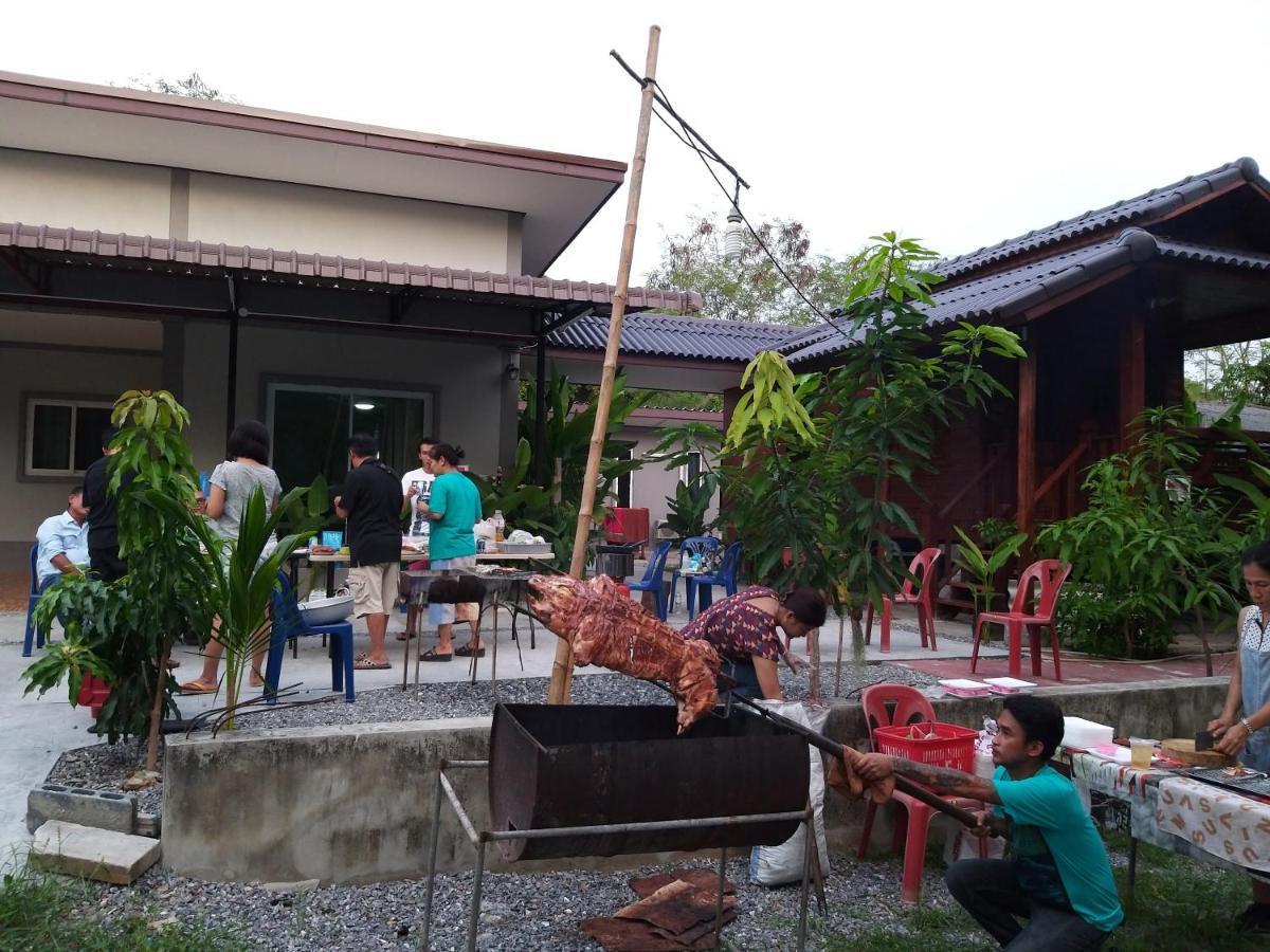 บ้านทะเลอิ่มเอม Bann Talay Im Eimm Ban Phe Exterior foto