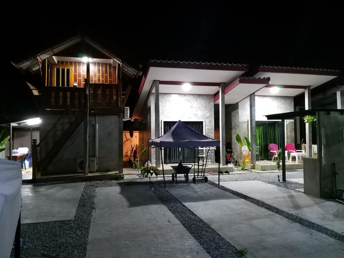 บ้านทะเลอิ่มเอม Bann Talay Im Eimm Ban Phe Exterior foto