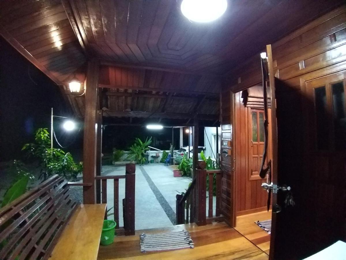 บ้านทะเลอิ่มเอม Bann Talay Im Eimm Ban Phe Exterior foto