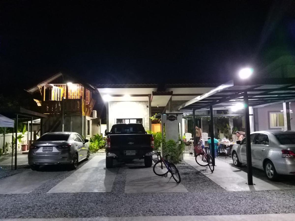 บ้านทะเลอิ่มเอม Bann Talay Im Eimm Ban Phe Exterior foto