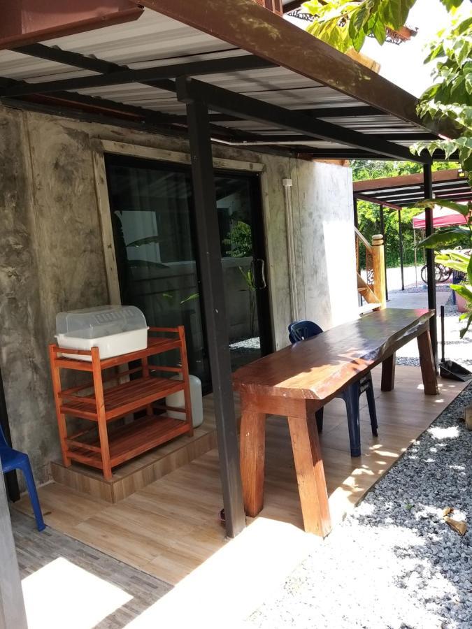 บ้านทะเลอิ่มเอม Bann Talay Im Eimm Ban Phe Exterior foto